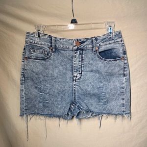 Super cute denim booty shorts!
